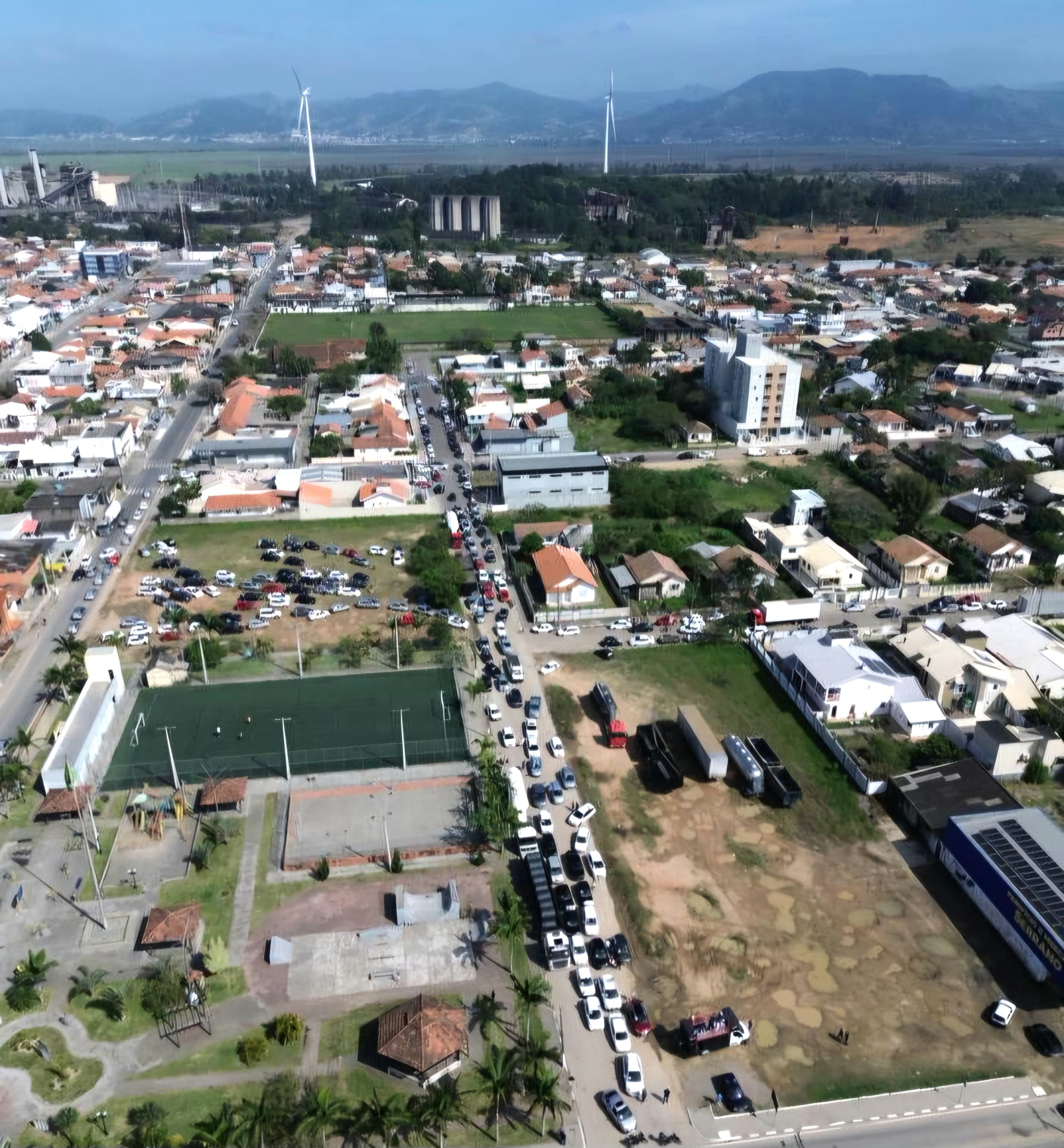 Carreata em apoio a Márcia e Adam reúne milhares de apoiadores em Capivari de Baixo