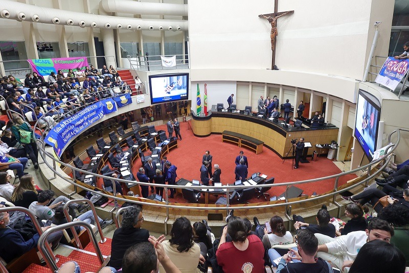 Universidade Gratuita é aprovado na Alesc e permite que milhares de jovens catarinenses acessem o en