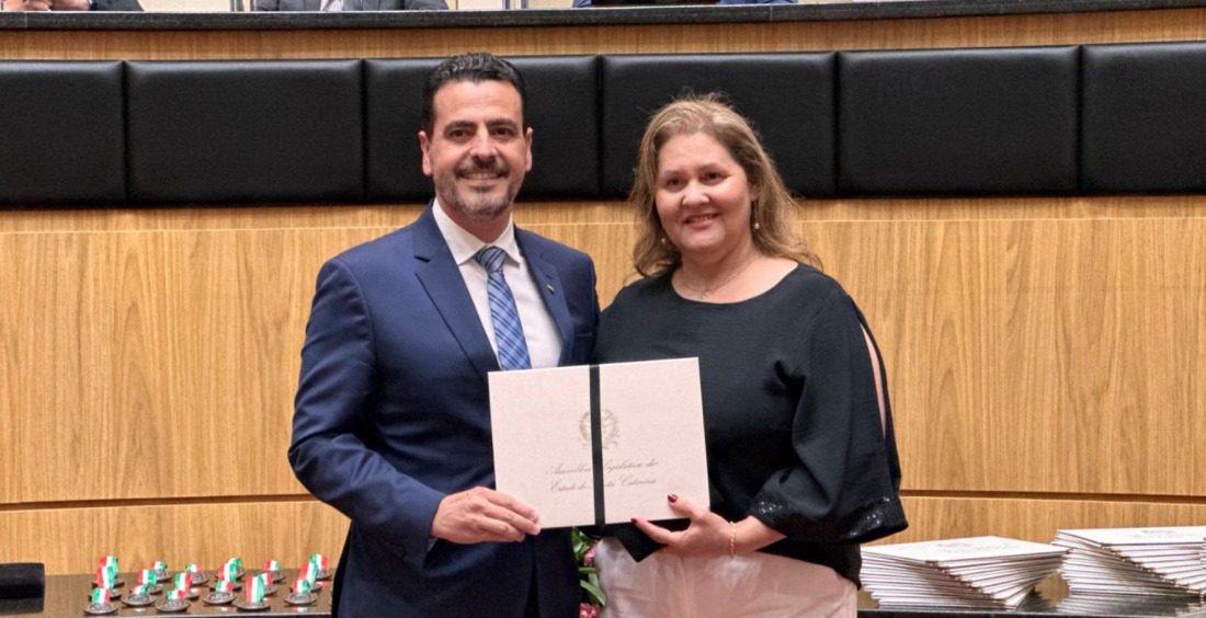 Raimundo Ghizoni recebe Comenda do Legislativo Catarinense, indicada pelo Deputado Estêner Soratto