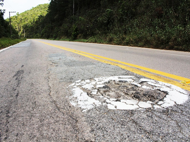 Bento alerta prefeito sobre estradas esburacadas