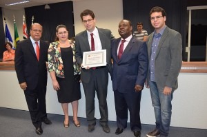 Pereira destaca a importância do aprendizado na entrega do Diploma Jovem Inspirador na Câmara 