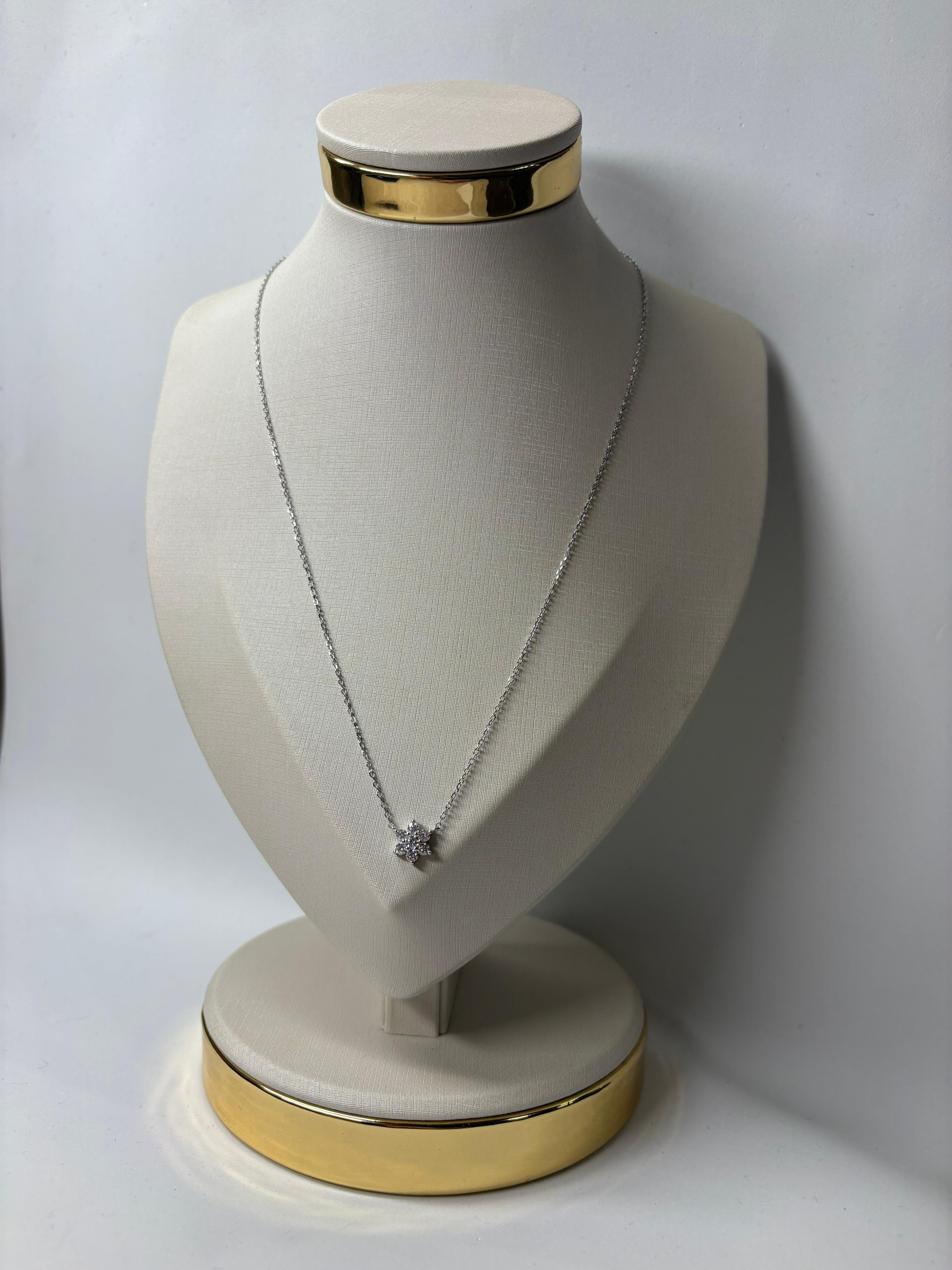 Colar Flor Moissanite