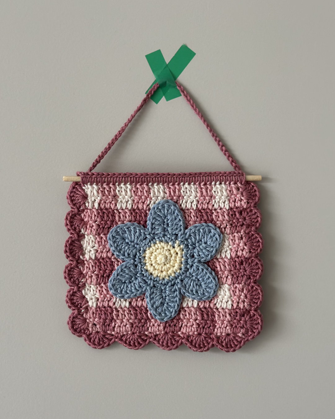 Flâmula de Crochê Flor - Tons de rosa e Flor azul