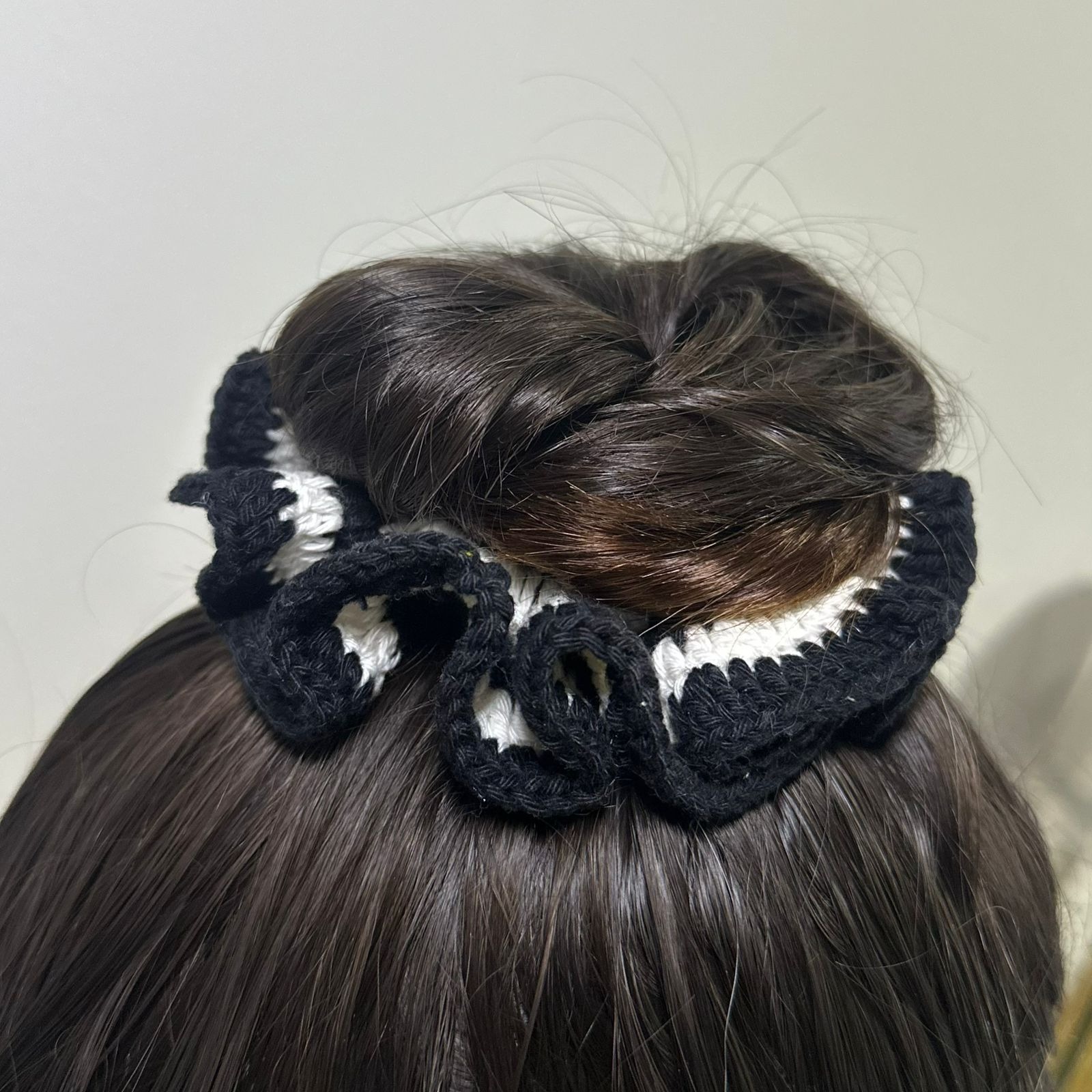 Scrunchie Bella - Preto e Branco