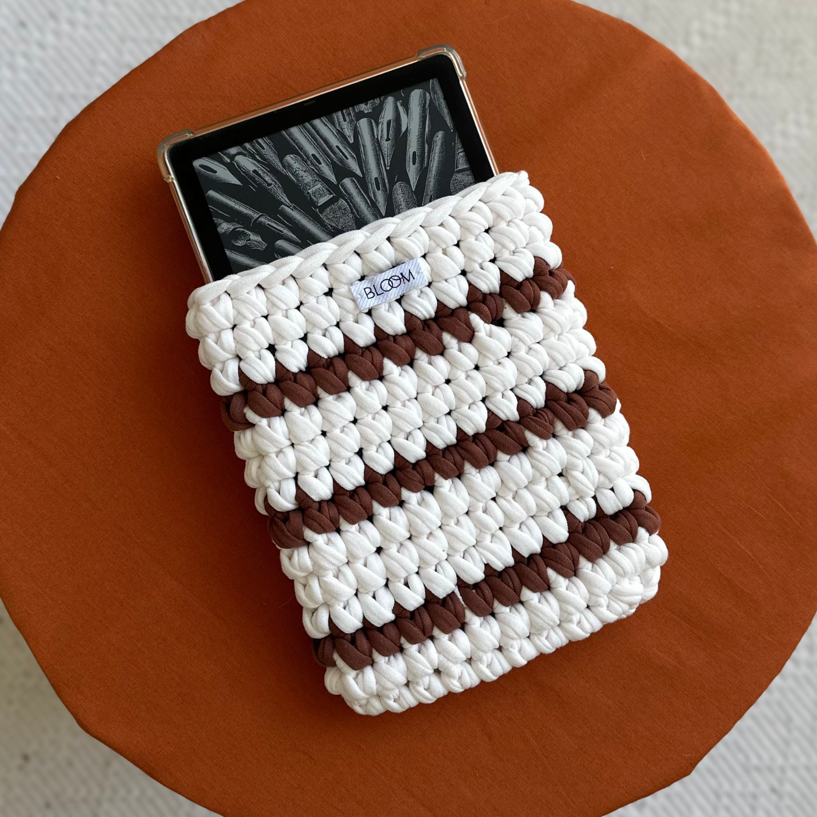 Case para Kindle - Branco e Marrom