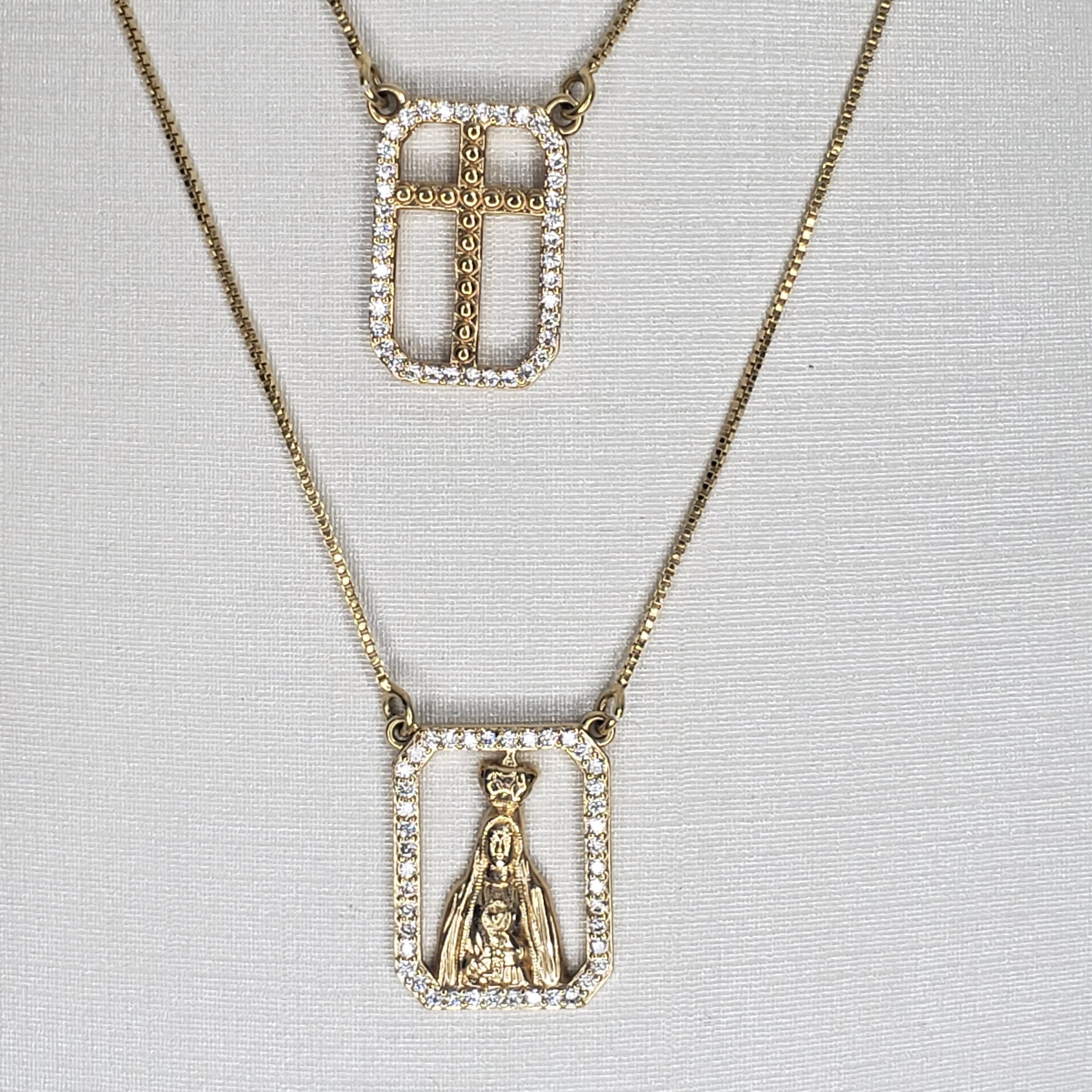 Escapulário Tradicional Nossa Senhora Menino Jesus Cruz Cravejada Folheado Ouro 18k