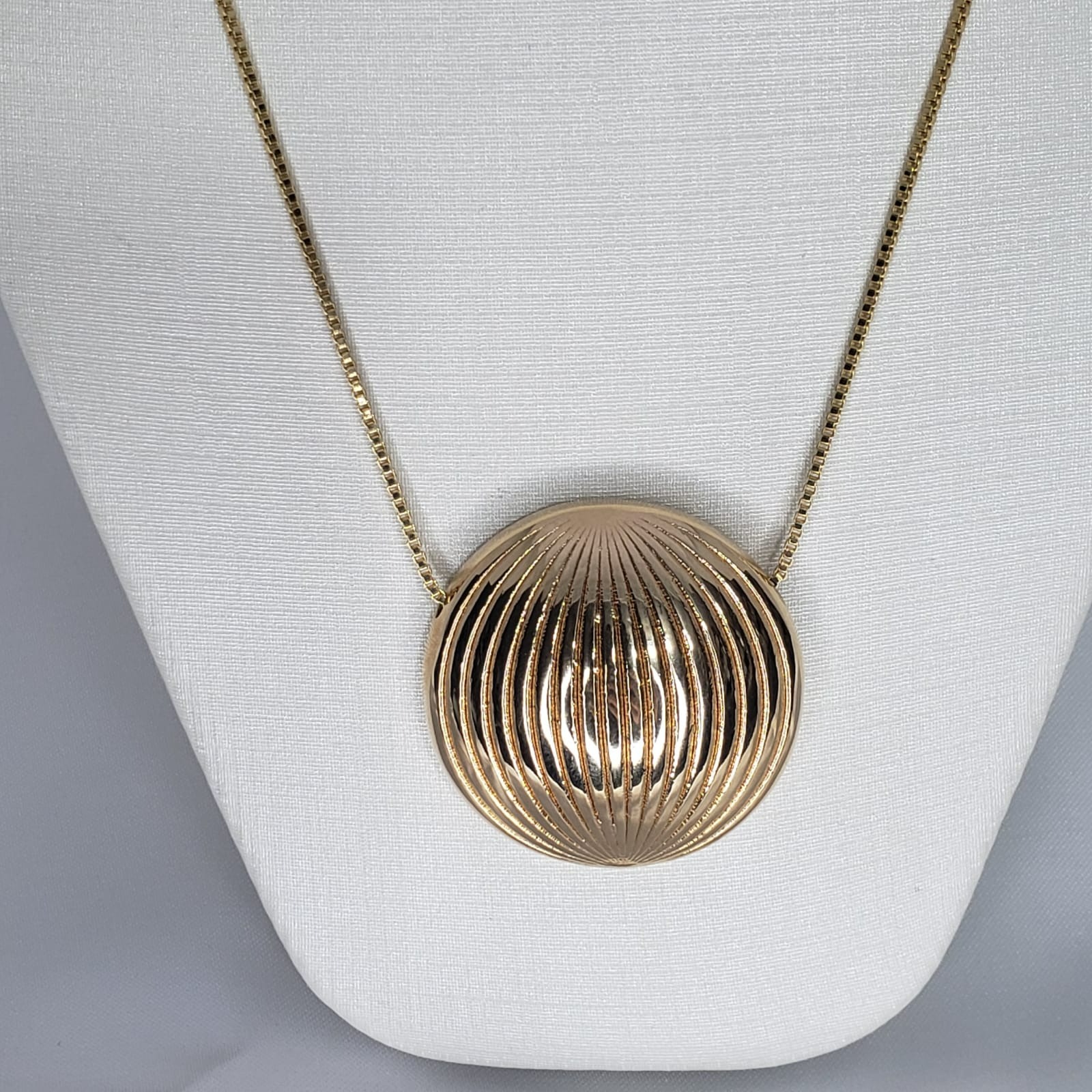 Gargantilha Alongada Círculo Grande Folheado Ouro 18k