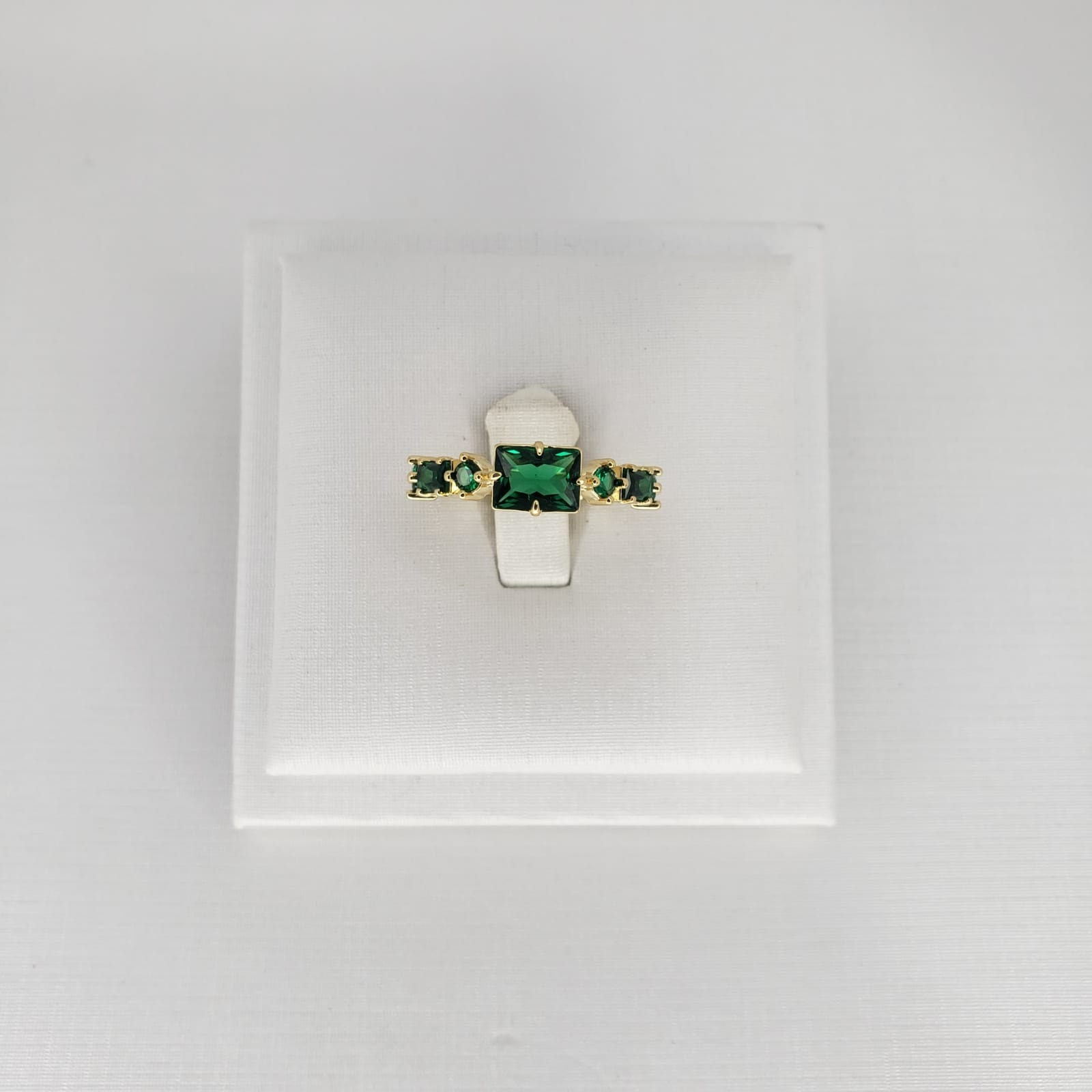 Anel Raízes Pedras Verdes Folheado Ouro 18k - N.20