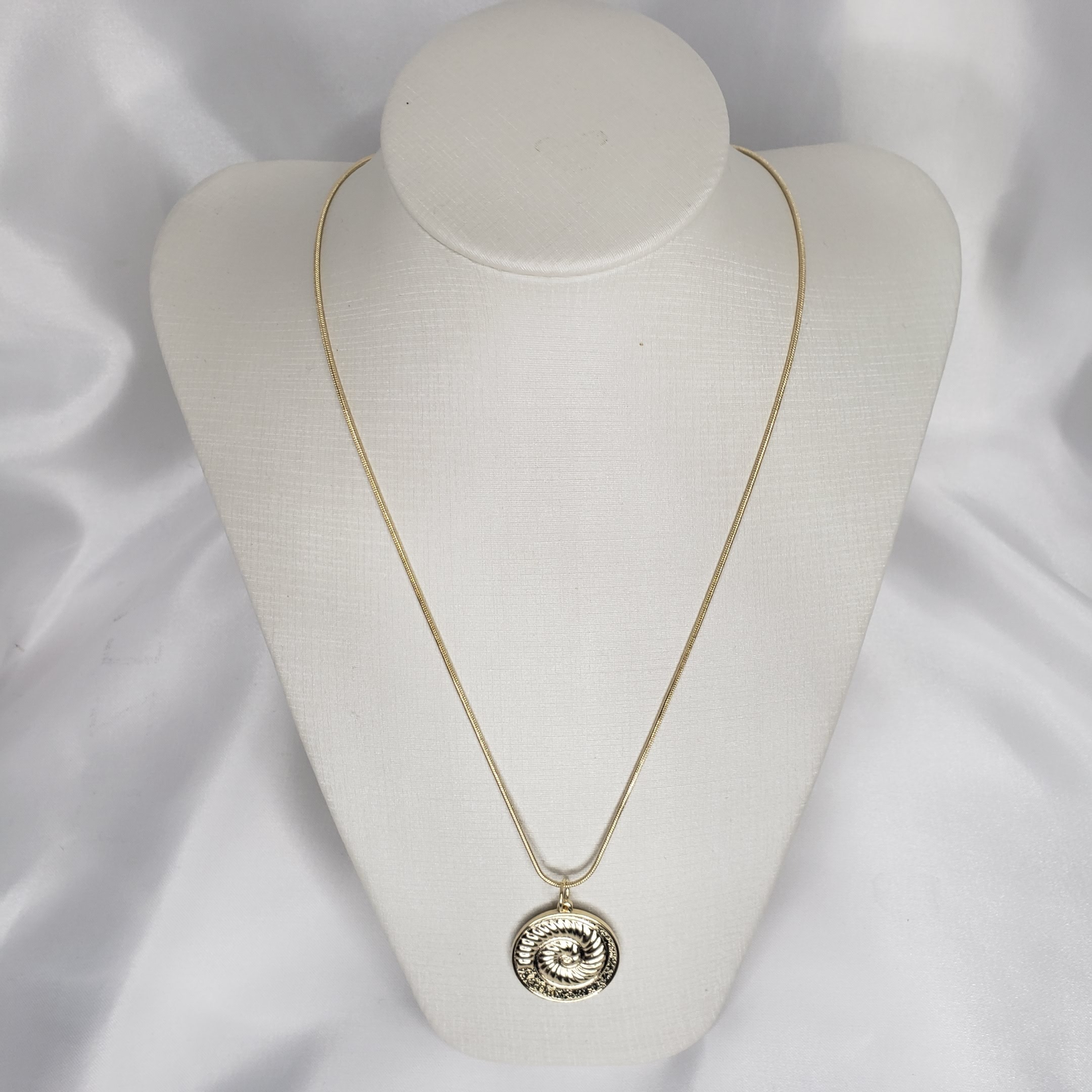 Gargantilha Caracol Vida Folheado Ouro 18K