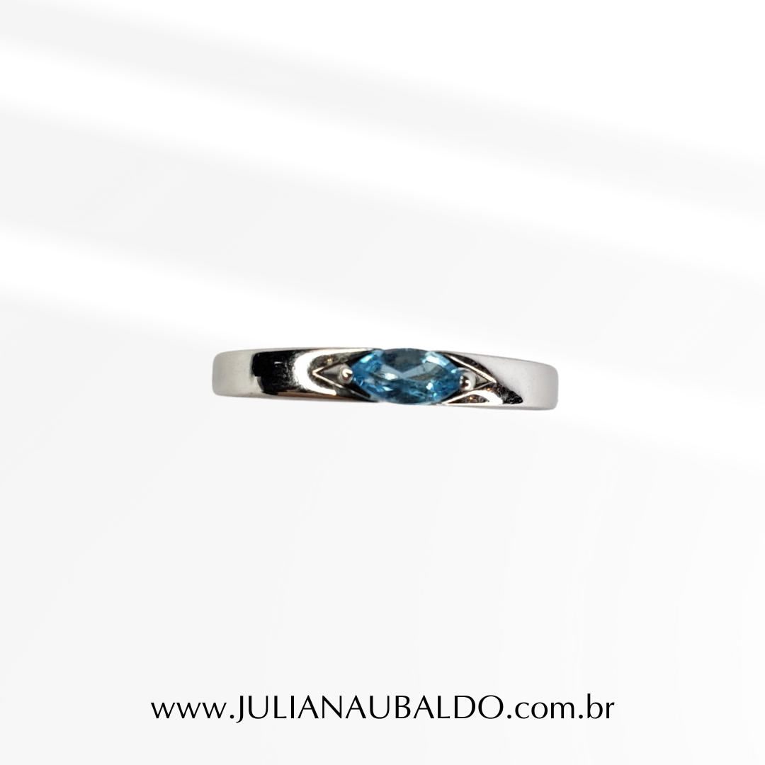 Anel Topázio Swiss Navete Laterais Vazadas Ouro Branco 18k