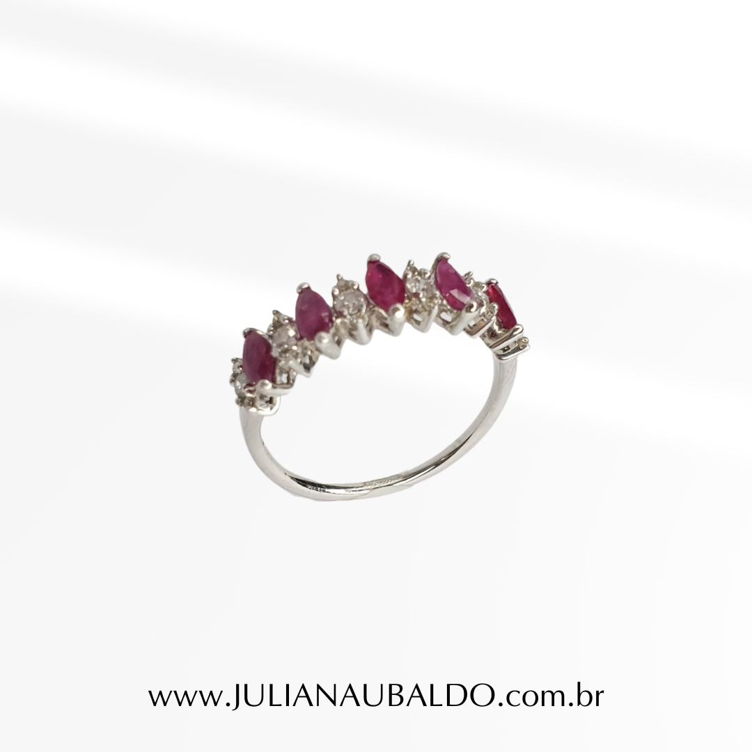 Anel com 5 Rubis Navetes e 6 Diamantes Ouro Branco 18k
