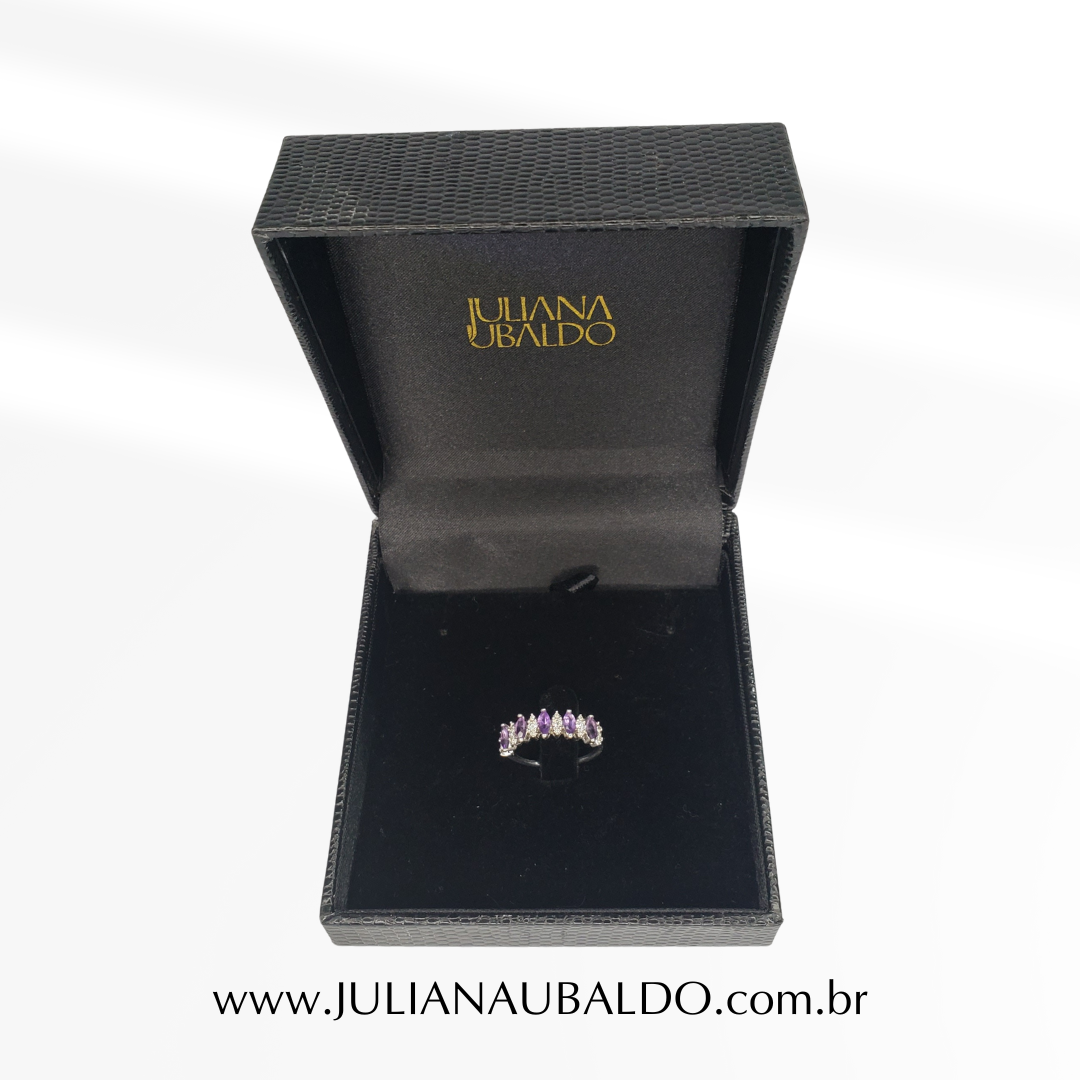 Anel com 5 Ametistas Navetes e 6 Diamantes Ouro Branco 18k