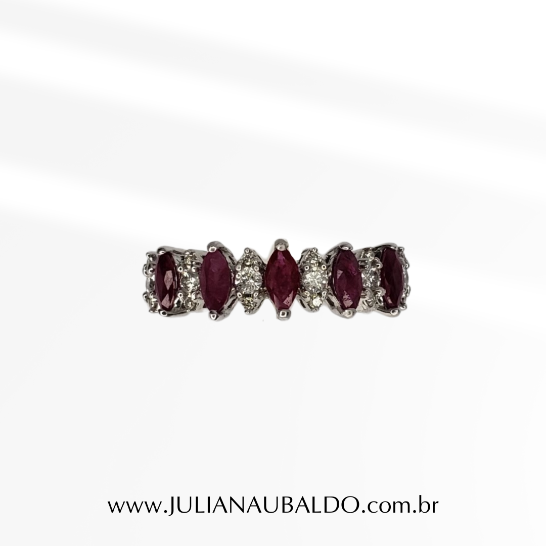 Anel com 5 Rubis Navetes e 6 Diamantes Ouro Branco 18k