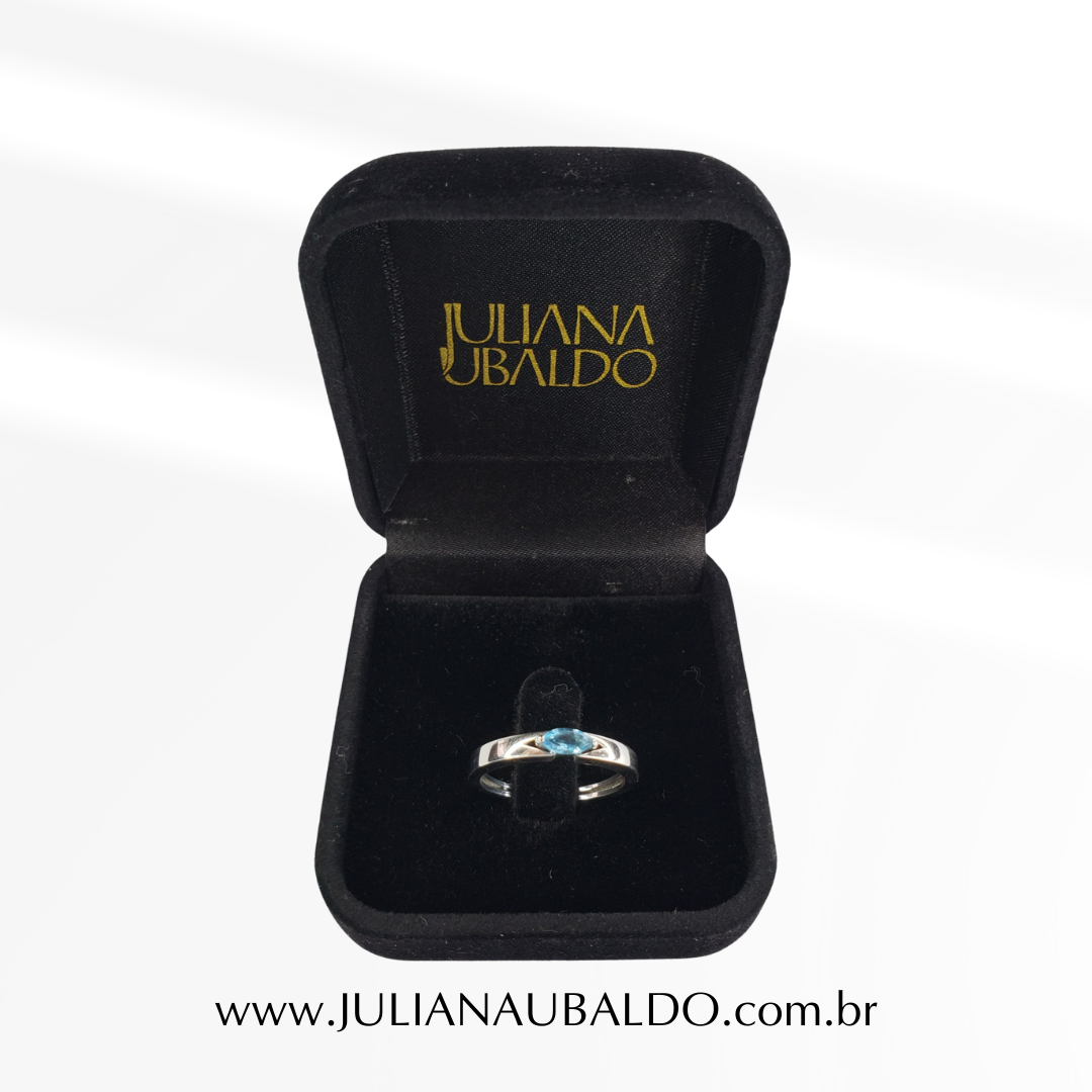 Anel Topázio Swiss Navete Laterais Vazadas Ouro Branco 18k