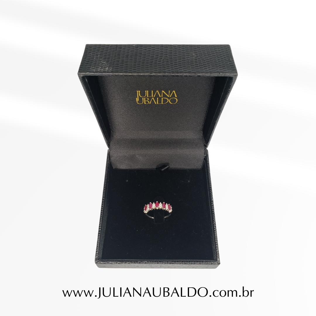 Anel com 5 Rubis Navetes e 6 Diamantes Ouro Branco 18k