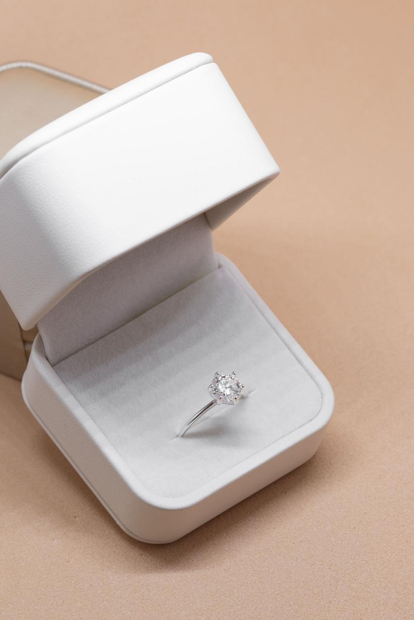 Anel em Prata Solitário Moissanite