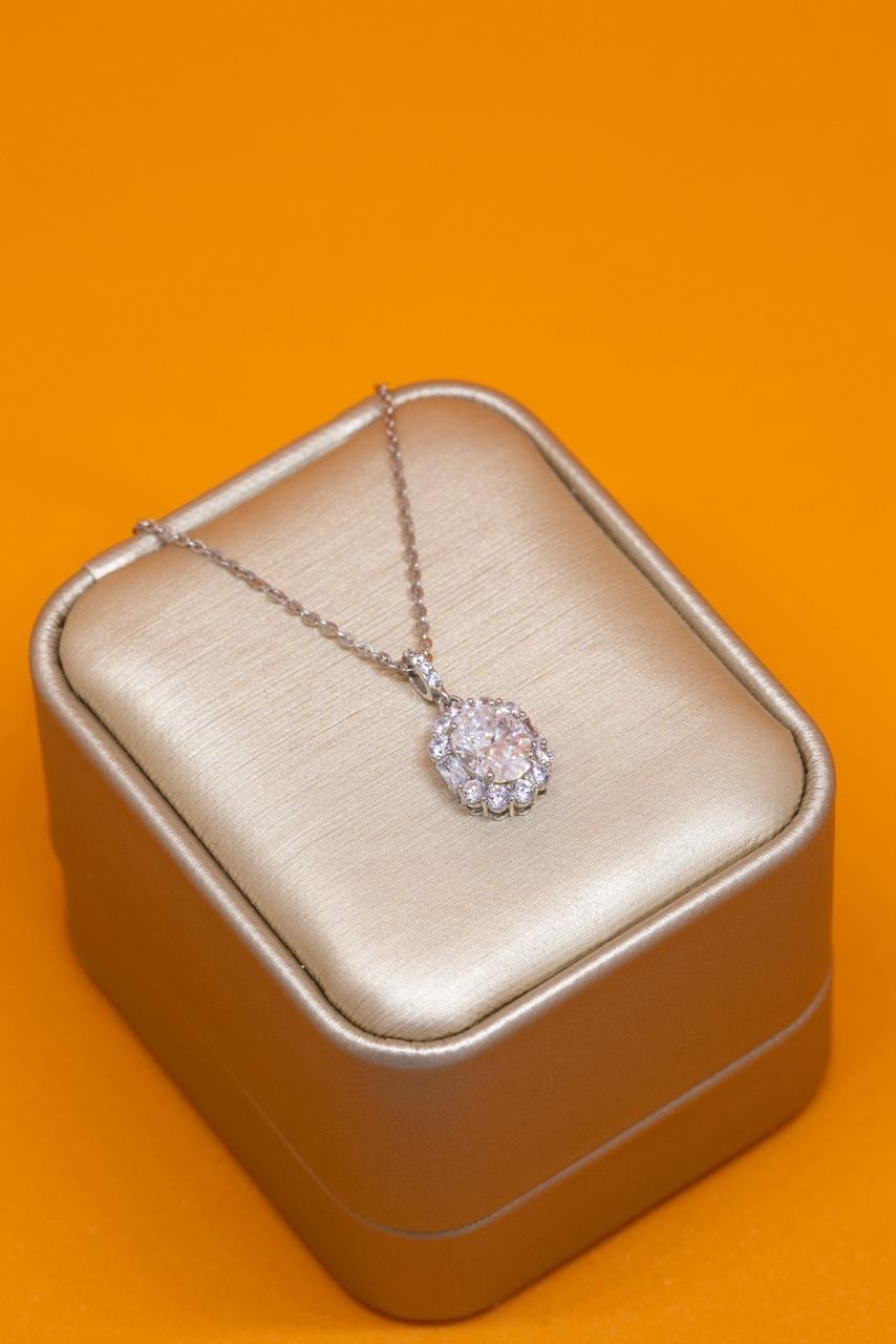 Gargantilha em Prata com banho de ródio e Moissanite