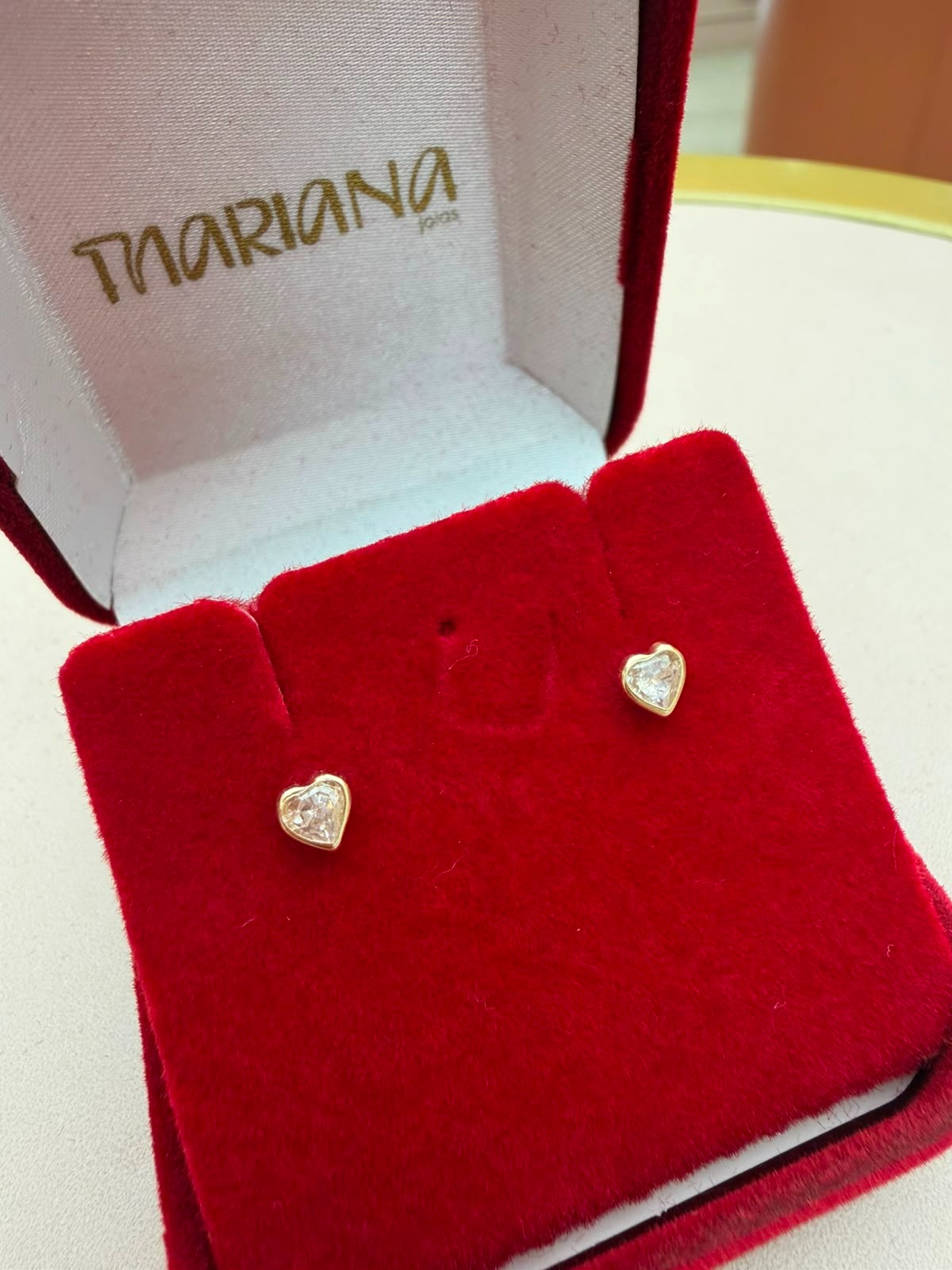 Brinco em Ouro 10k 3mm Coração com Zircônia