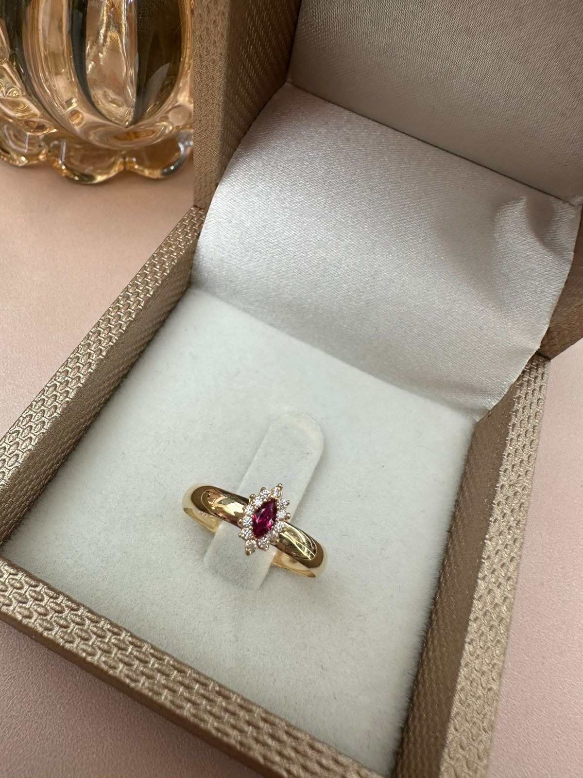 Anel em Ouro 18K Zircônia Navete Vermelha