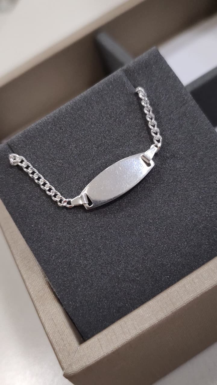 Pulseira em Prata Infantil em elos e placa