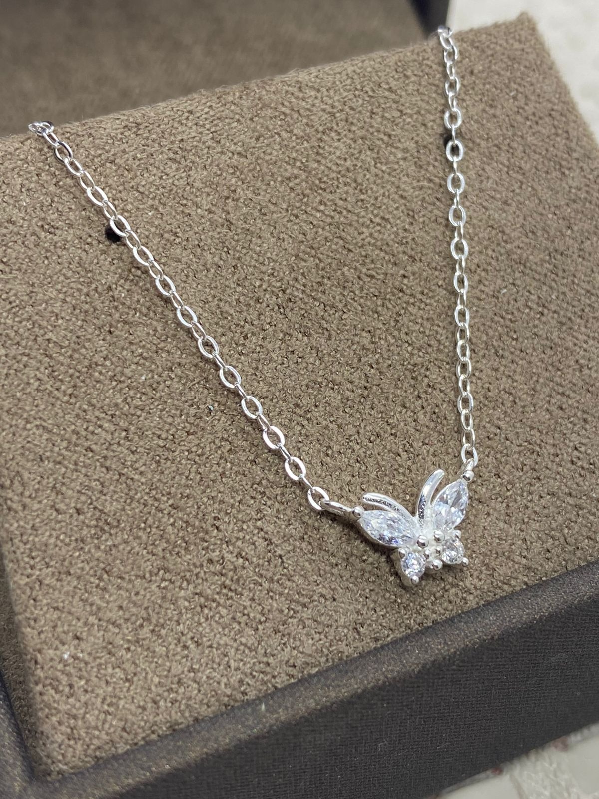 Gargantilha em Prata Borboleta Zircônias Branca