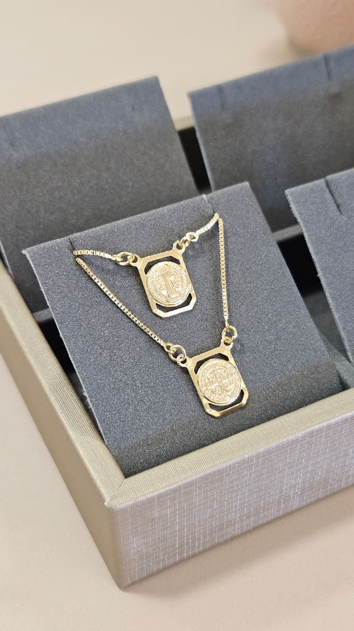 Escapulário em Semijoia com Pingentes de São Bento Cartier