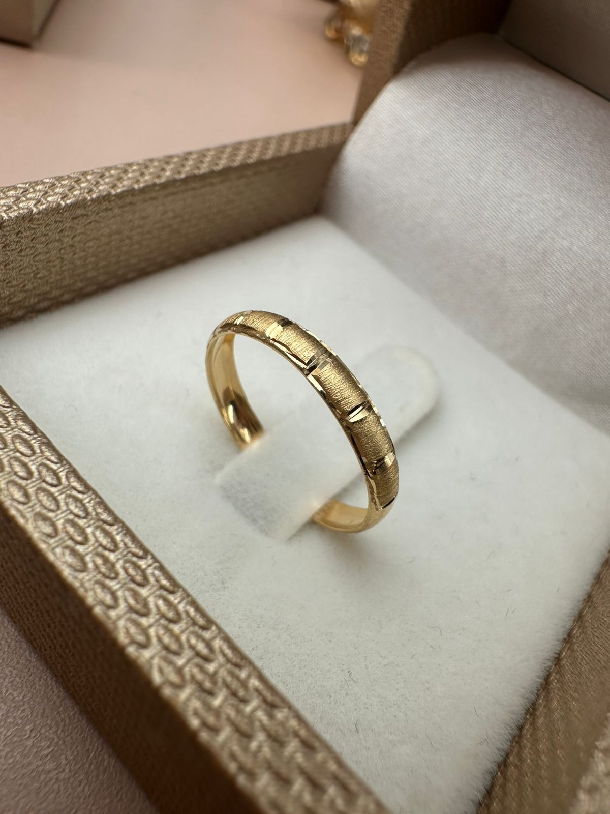 Anel em Ouro 18K Aparador Trabalhado 