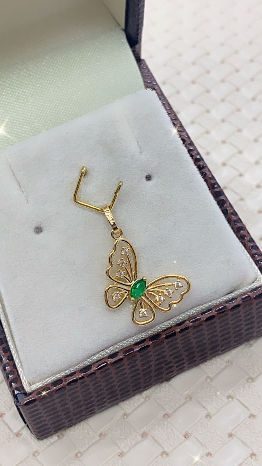 Pingente em Ouro 18K Borboleta Zircônias Verde e Branca