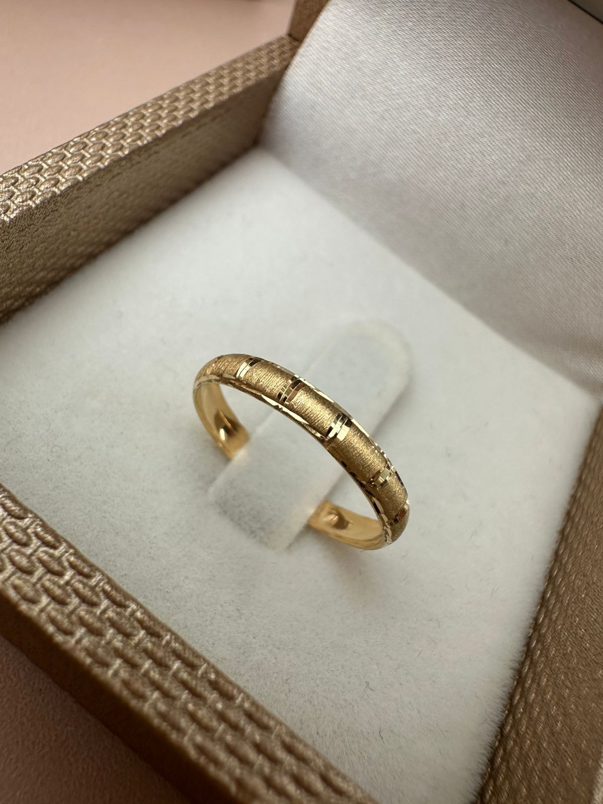 Anel em Ouro 18K Aparador Trabalhado 