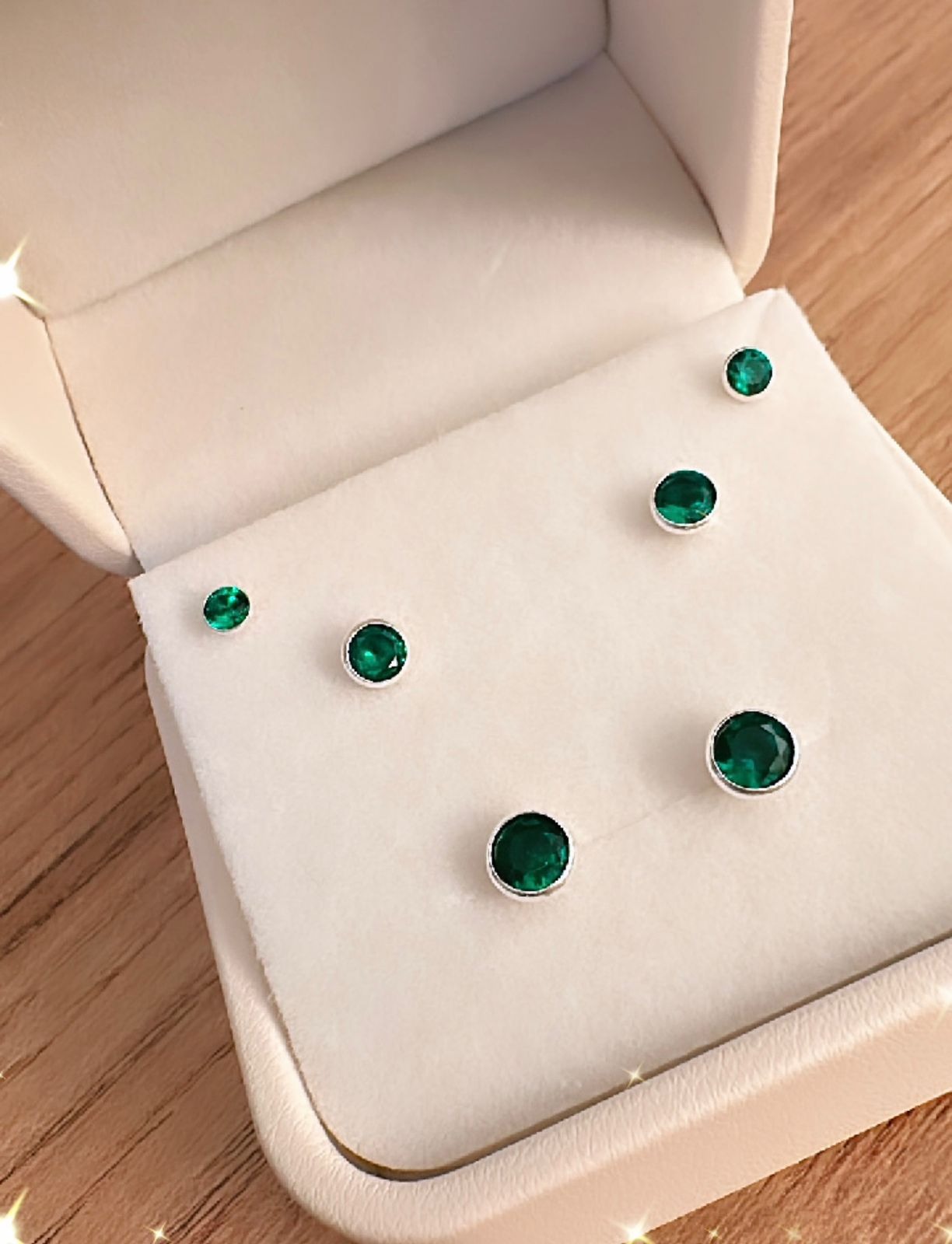 Kit em Prata com Três Pares de Brincos com Zircônias Verde