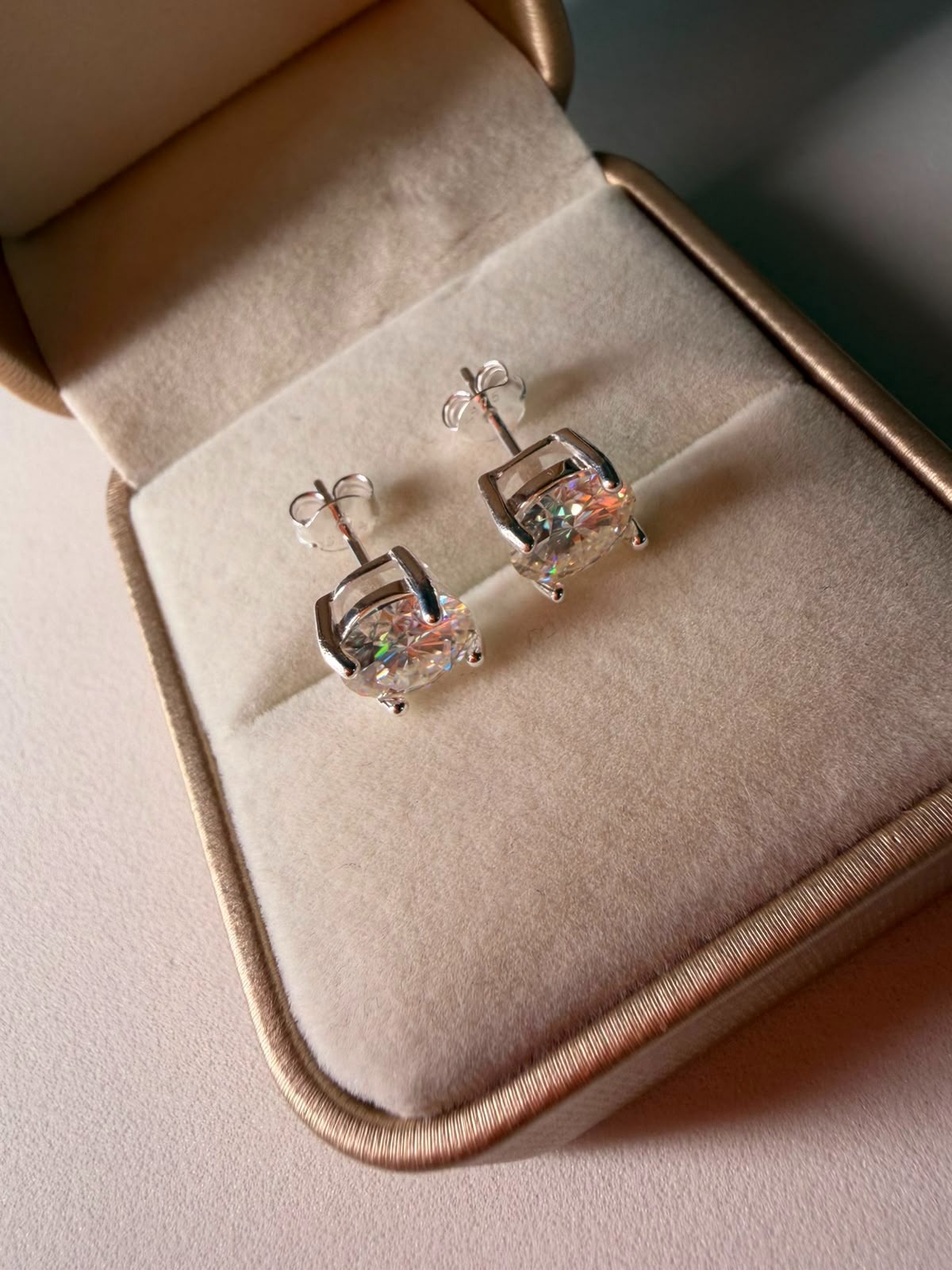 Brinco em Prata Moissanite 8MM