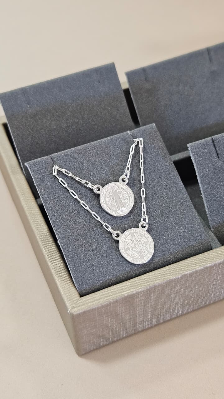 Escapulário em Prata Cartier com Pingentes de São Bento