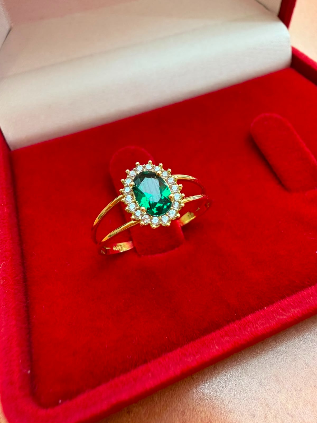 ANEL OURO 18K FORMATURA OVAL ZIRCÔNIA VERDE