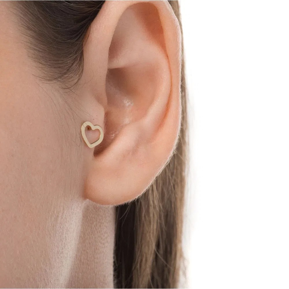 PIERCING DE OURO 18K ORELHA COM CORAÇÃO VAZADO