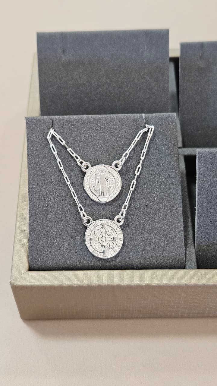 Escapulário em Prata Cartier com Pingentes de São Bento