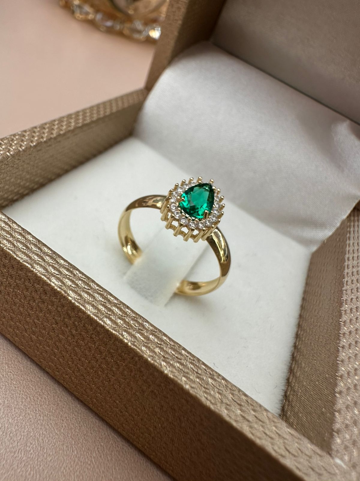 ANEL OURO 18K FORMATURA GOTA ZIRCÔNIA VERDE