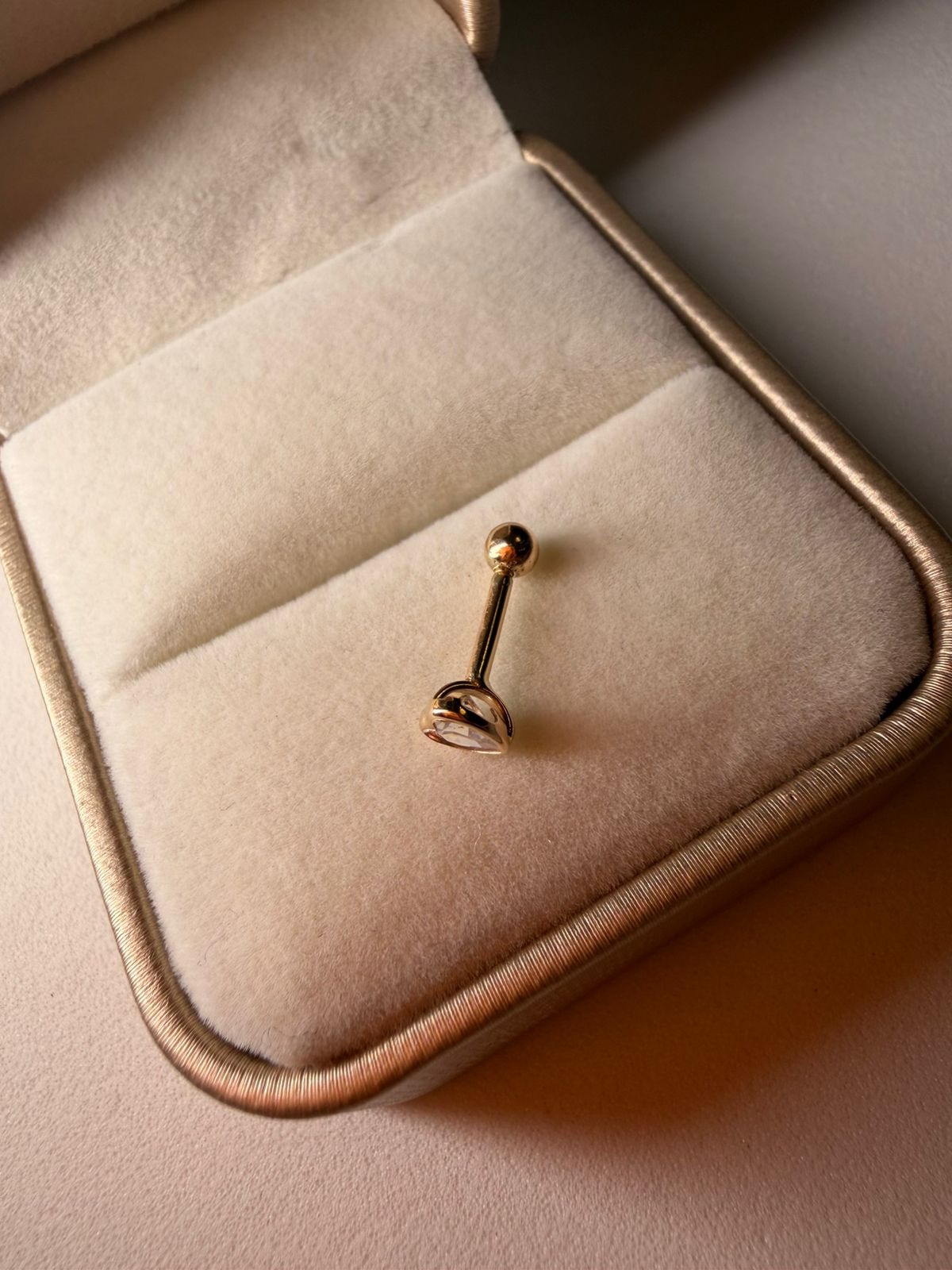 Piercing Ouro 10K Reto Coração Zircônia