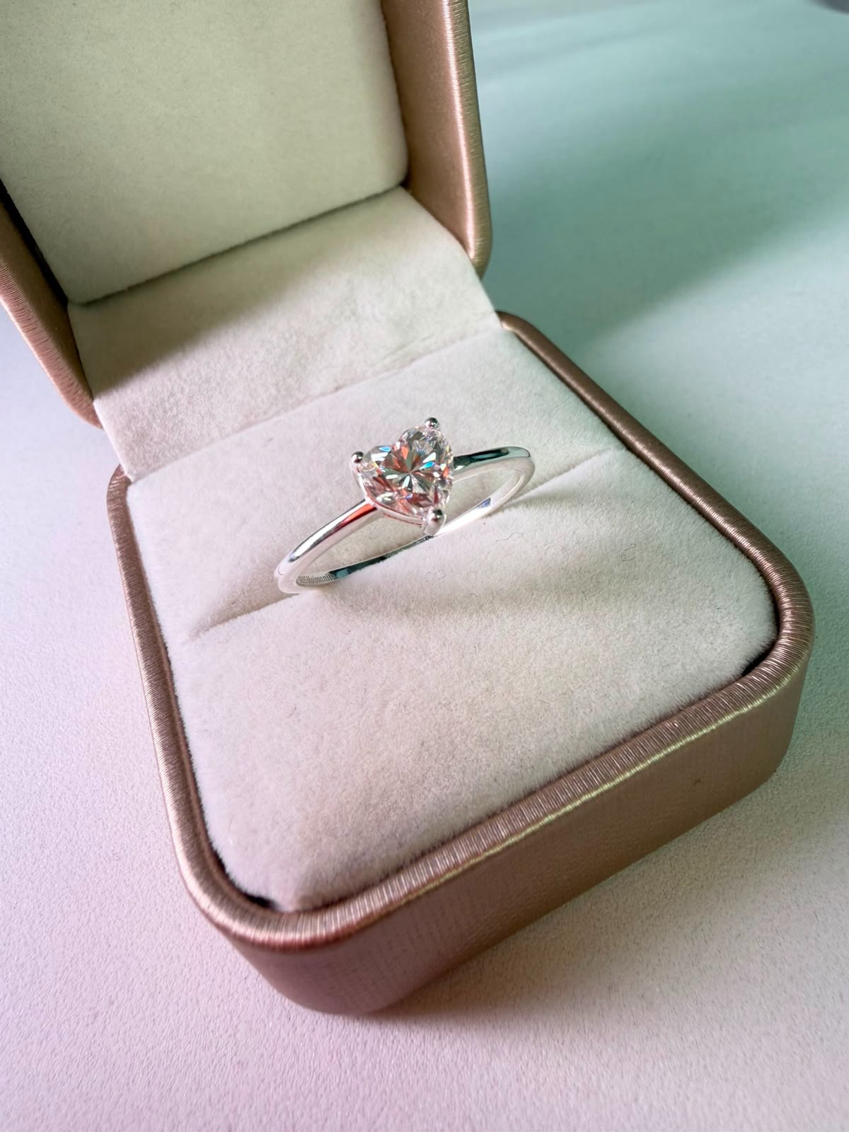 Anel em Prata Coração Moissanite 6mm