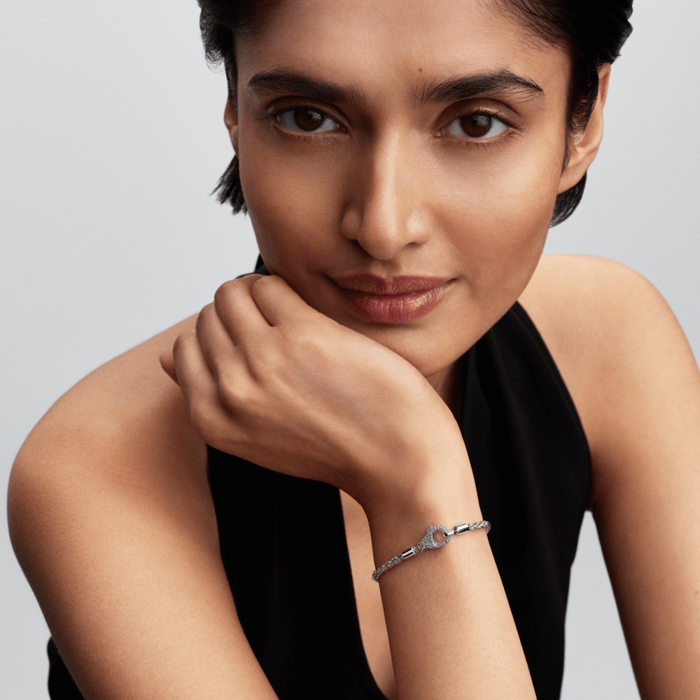 Bracelete De Prata Elos Torcidos E Fecho Em Pavê