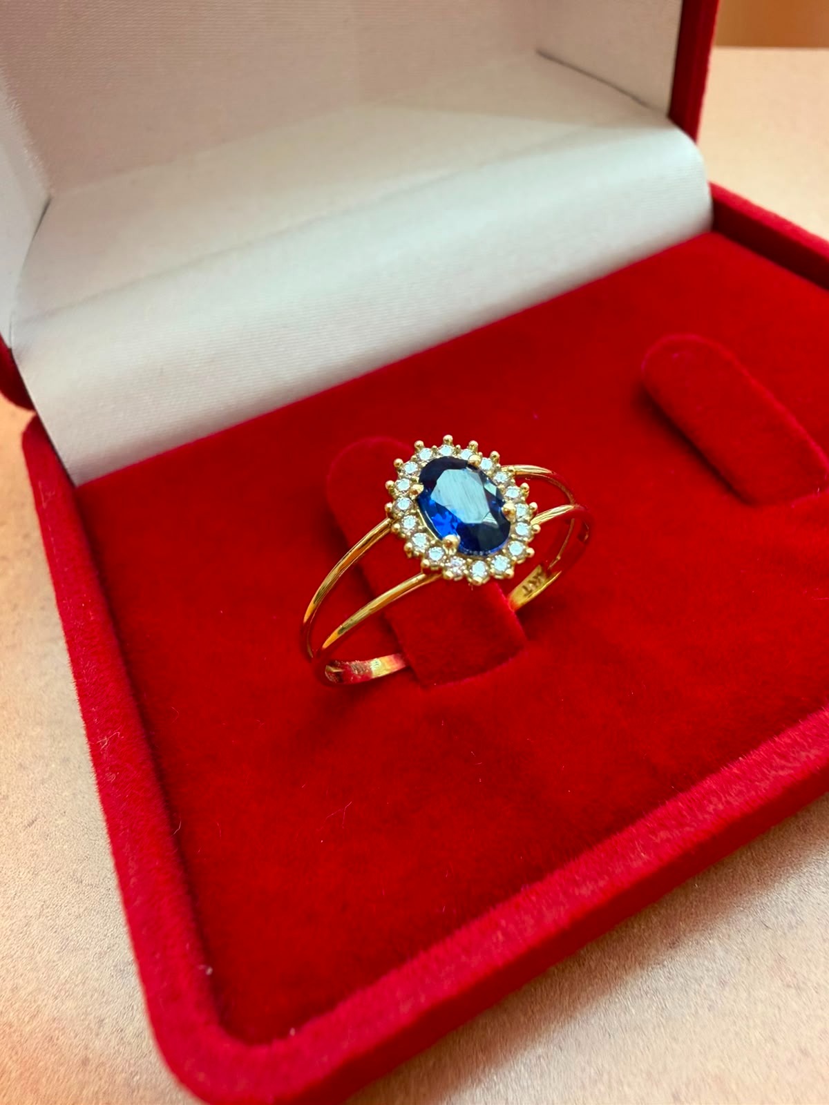 ANEL OURO 18K FORMATURA OVAL ZIRCÔNIA AZUL
