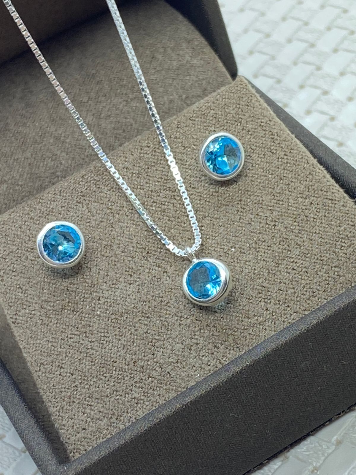 Conjunto em Prata Redondo Zircônia Azul