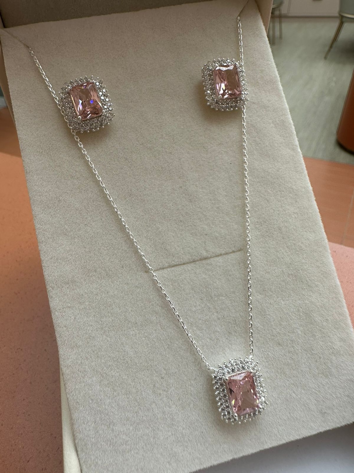 Conjunto em Prata Quadrado Zircônia Rosa