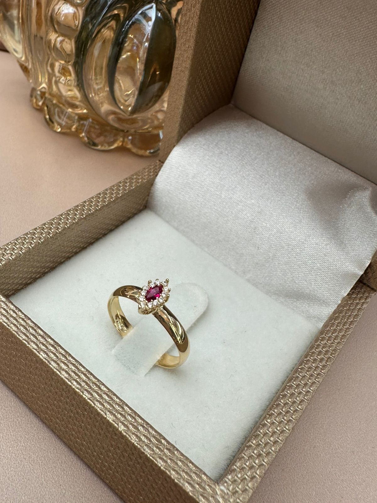 Anel em Ouro 18K Zircônia Navete Vermelha