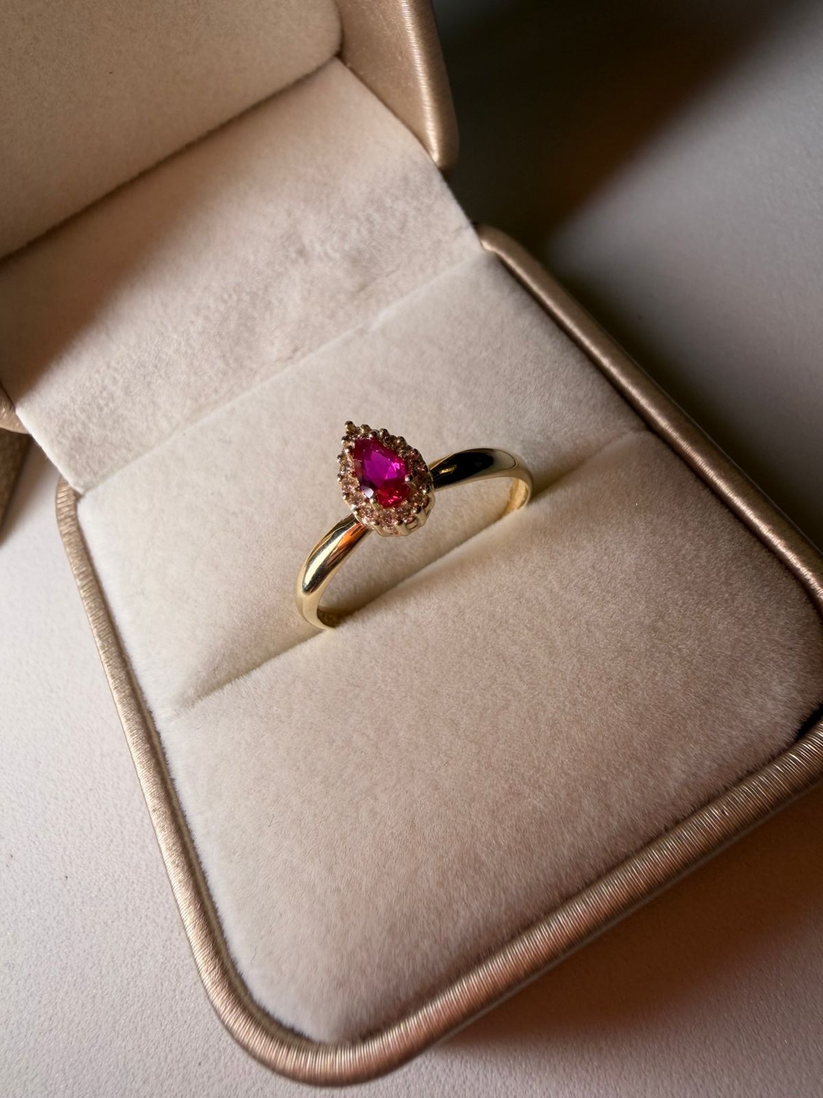 ANEL OURO 10K FORMATURA GOTA ZIRCÔNIA ROSA