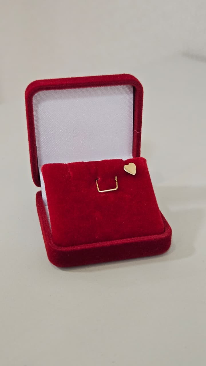 PIERCING DE OURO 18K RETO CORAÇÃO CHAPA