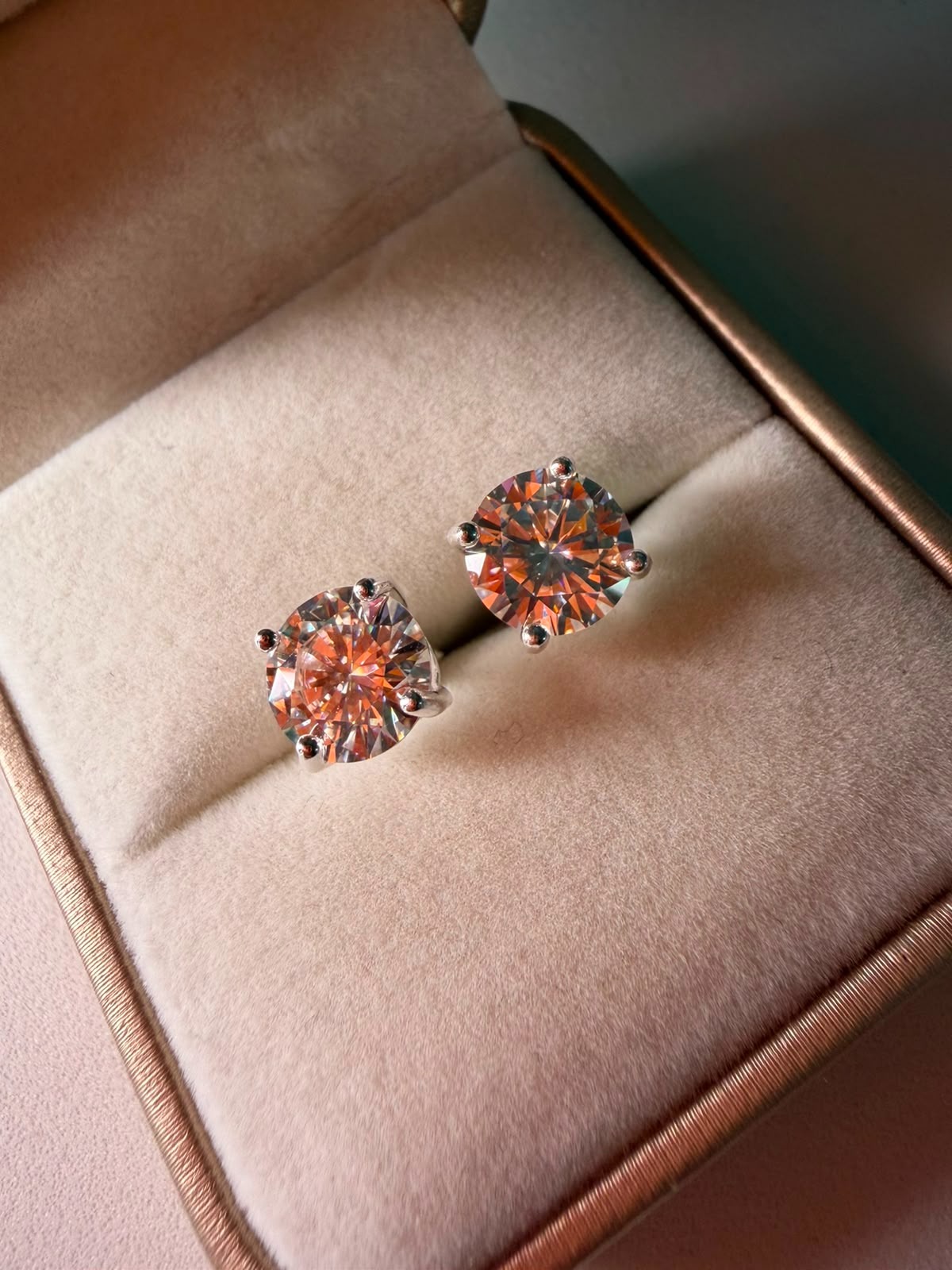Brinco em Prata Moissanite 8MM