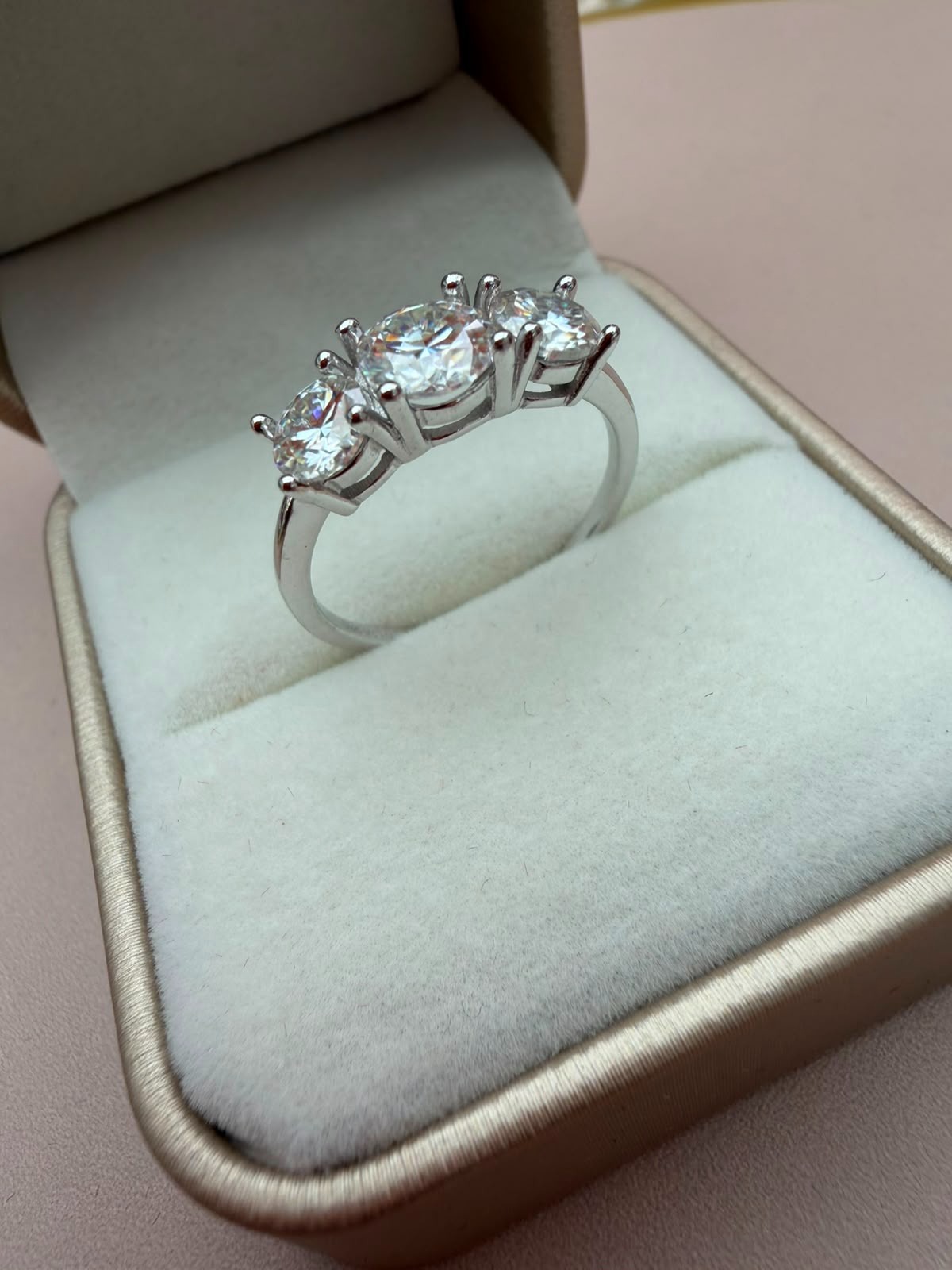Anel em Prata Com Banho de Ródio Moissanite