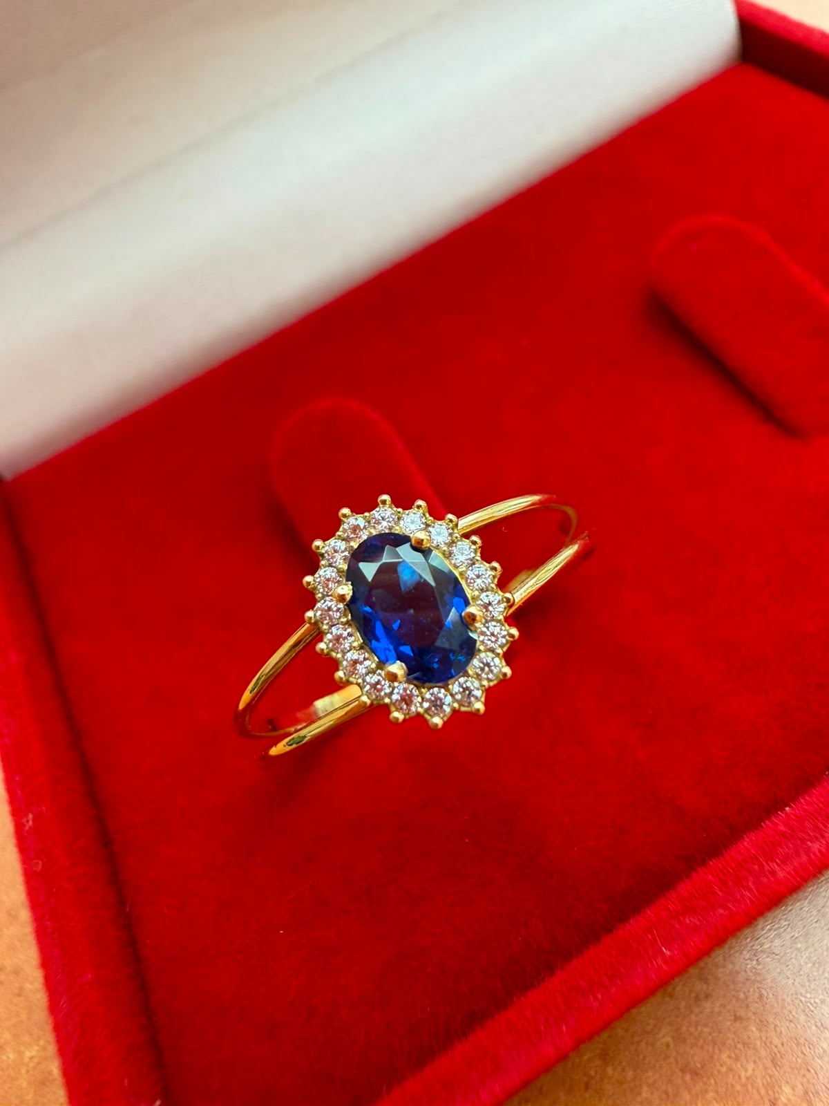 ANEL OURO 18K FORMATURA OVAL ZIRCÔNIA AZUL